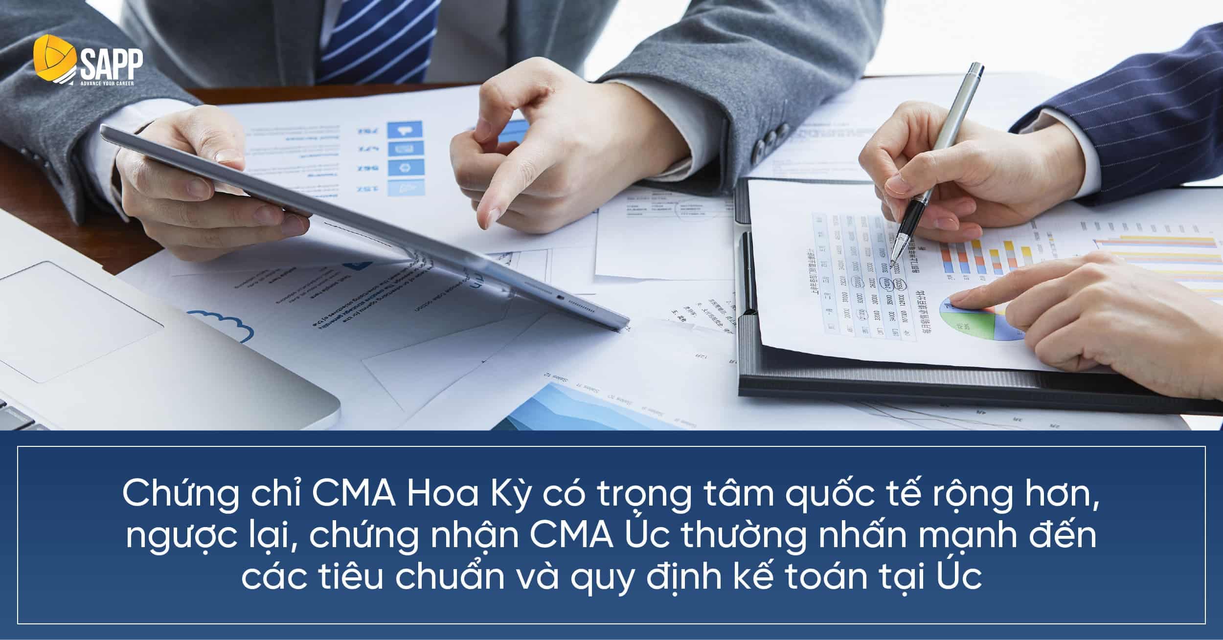 Chứng chỉ CMA Hoa Kỳ có trọng tâm quốc tế rộng hơn, ngược lại, chứng nhận CMA Úc thường nhấn mạnh đến các tiêu chuẩn và quy định kế toán tại Úc