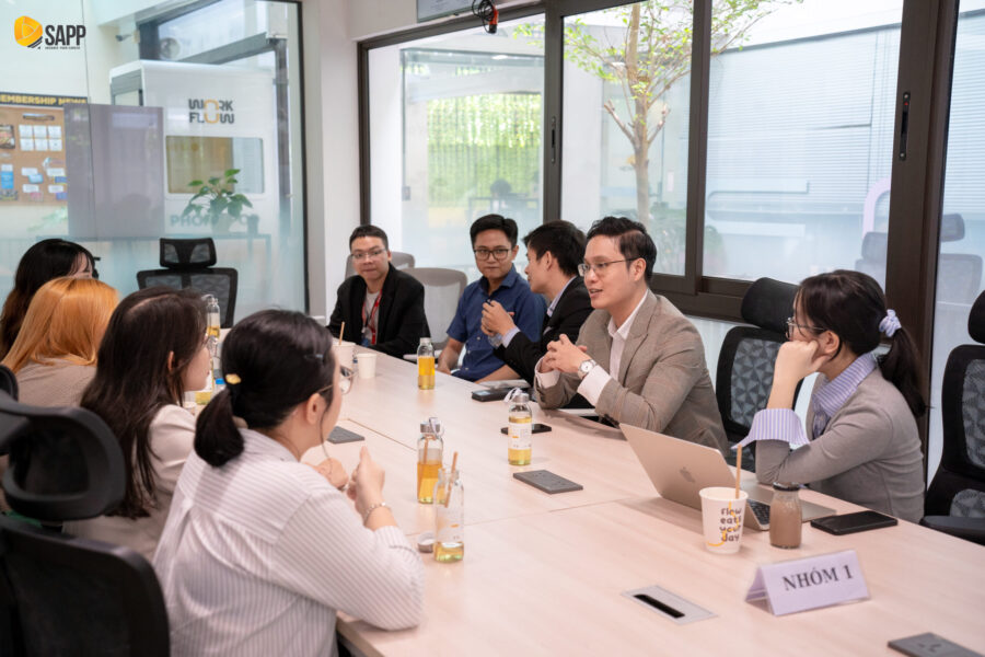 Phiên thảo luận sôi nổi giữa học viên và Host cùng các diễn giả về nhân tố AI trong cuộc chơi M&A