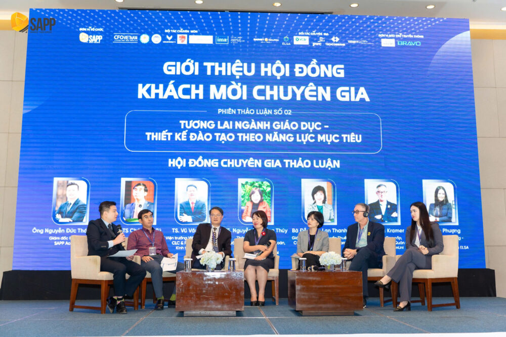 Phiên thảo luận số 02 chủ trì bởi Ông Nguyễn Đức Thái, Giám đốc điều hành SAPP Academy có sự góp mặt của đại diện từ các trường đại học, tổ chức nghề nghiệp và chuyên gia đào tạo