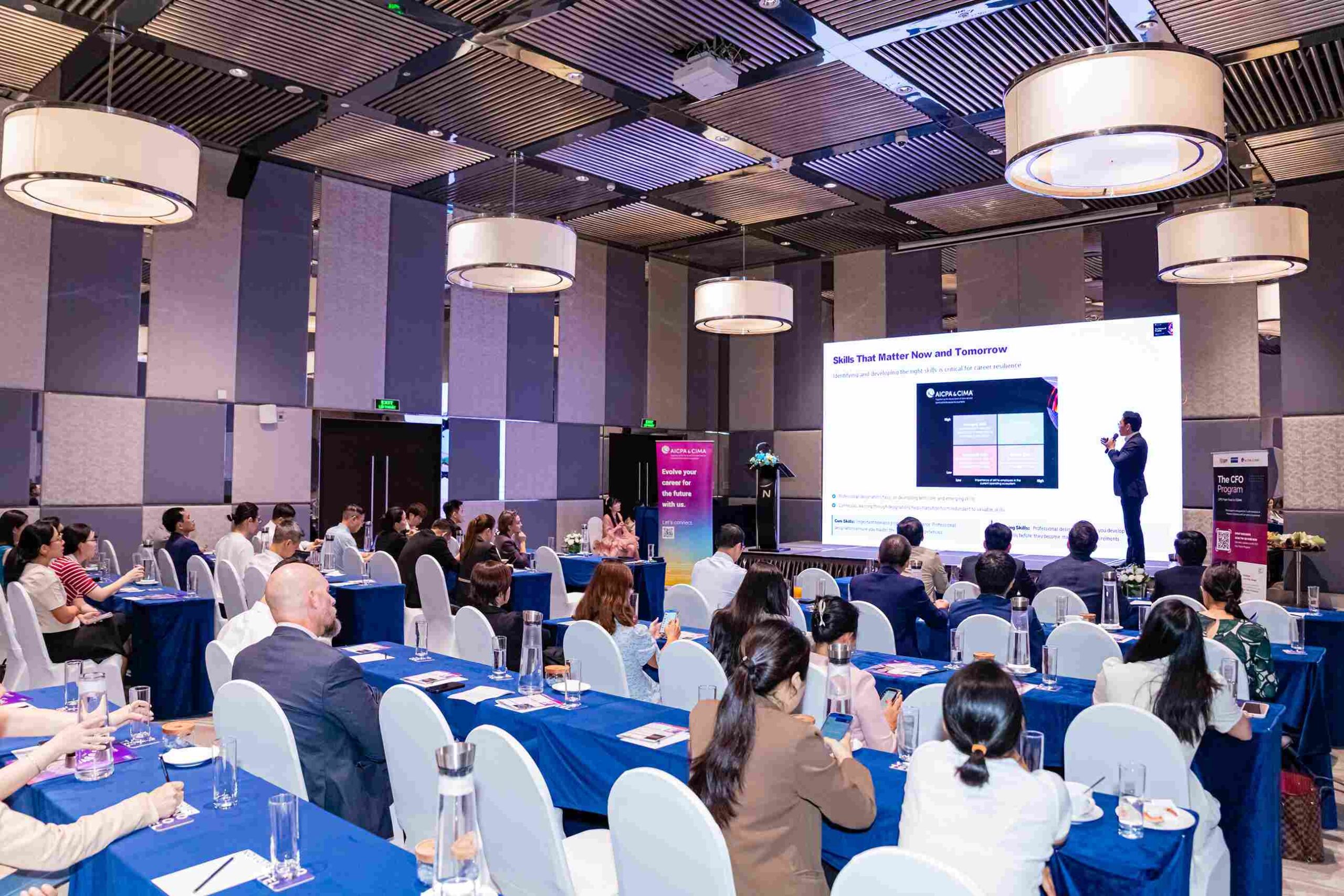 Không khí chuyên nghiệp tại buổi tọa đàm Không khí chuyên nghiệp tại buổi tọa đàm