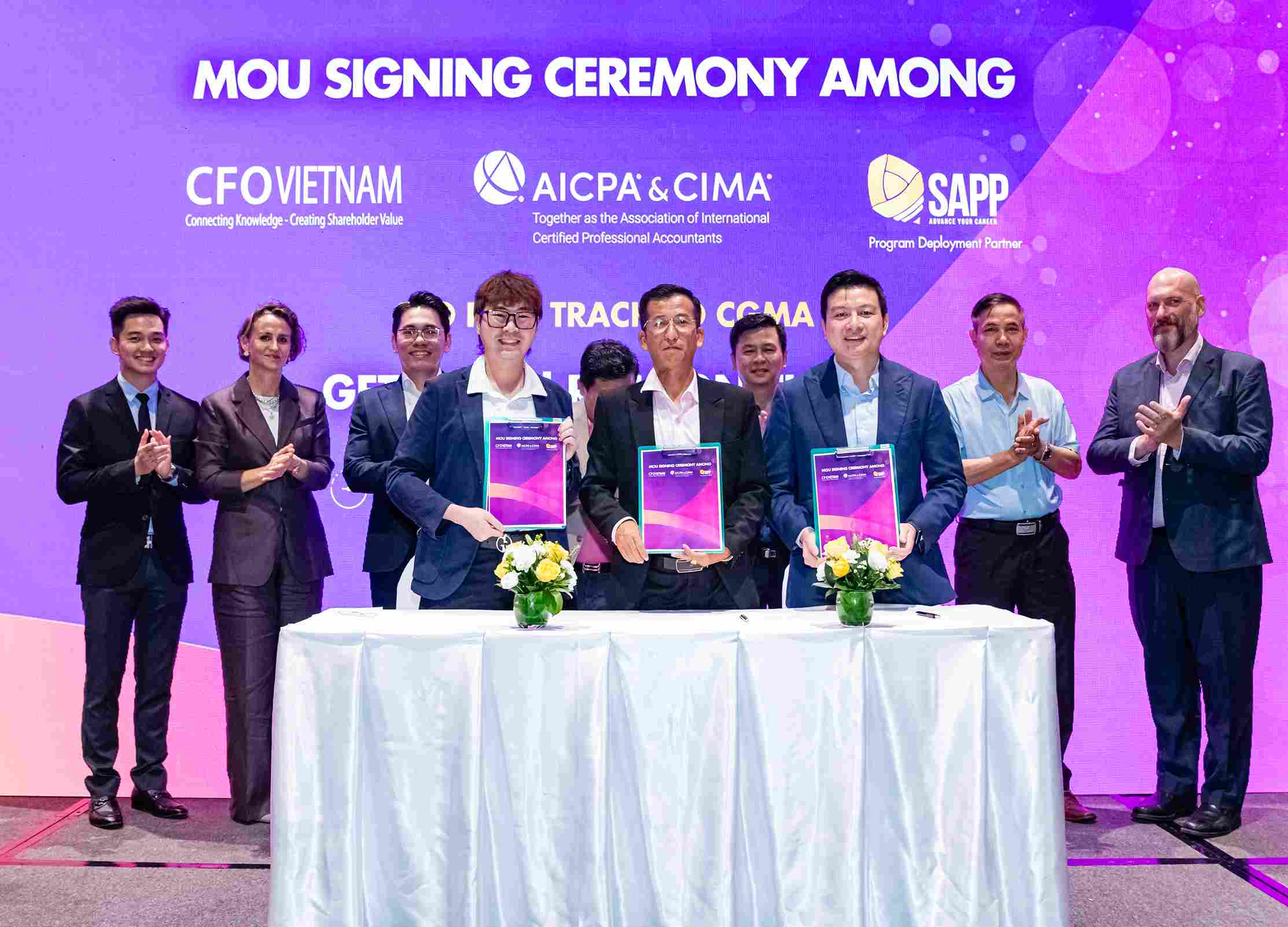 Lễ ký kết chương trình Strategic CFO 