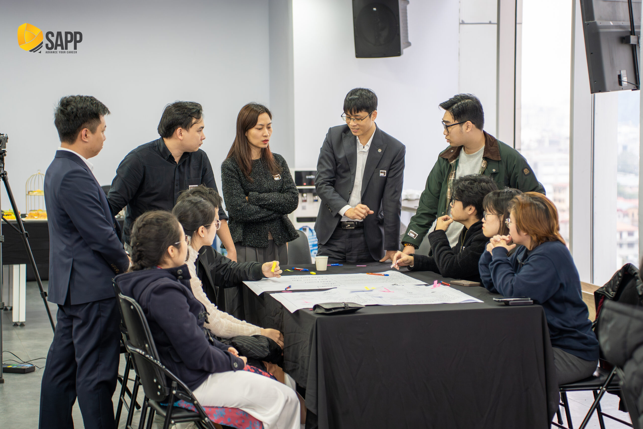 Thảo luận giữa các nhóm 