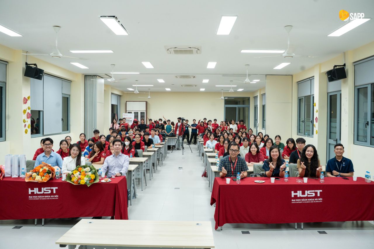 ông Đỗ Tuấn Minh – Trưởng phòng Quan hệ Đối tác, SAPP Academy đánh giá cao sự cởi mở, tinh thần chủ động tìm hiểu nghề nghiệp và mức độ tương tác của các bạn tân sinh viên SEM HUST.