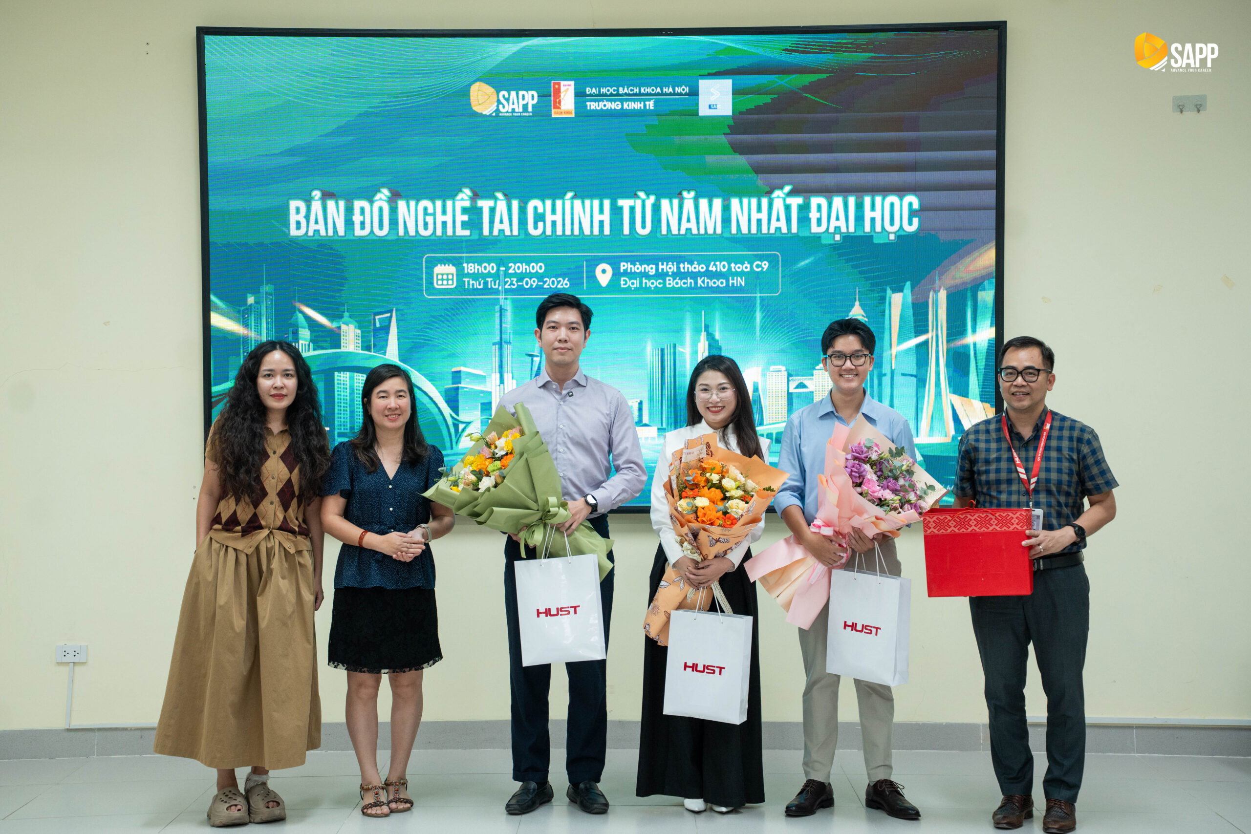 ông Đỗ Tuấn Minh – Trưởng phòng Quan hệ Đối tác, SAPP Academy đánh giá cao sự cởi mở, tinh thần chủ động tìm hiểu nghề nghiệp và mức độ tương tác của các bạn tân sinh viên SEM HUST.